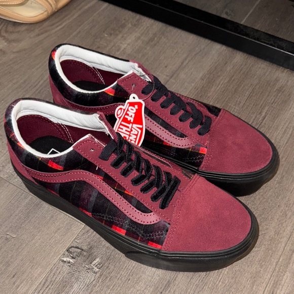 Vans Maroon and Black Plaid Sneakers Old Skool Platform BNWT - Picture 1 of 5